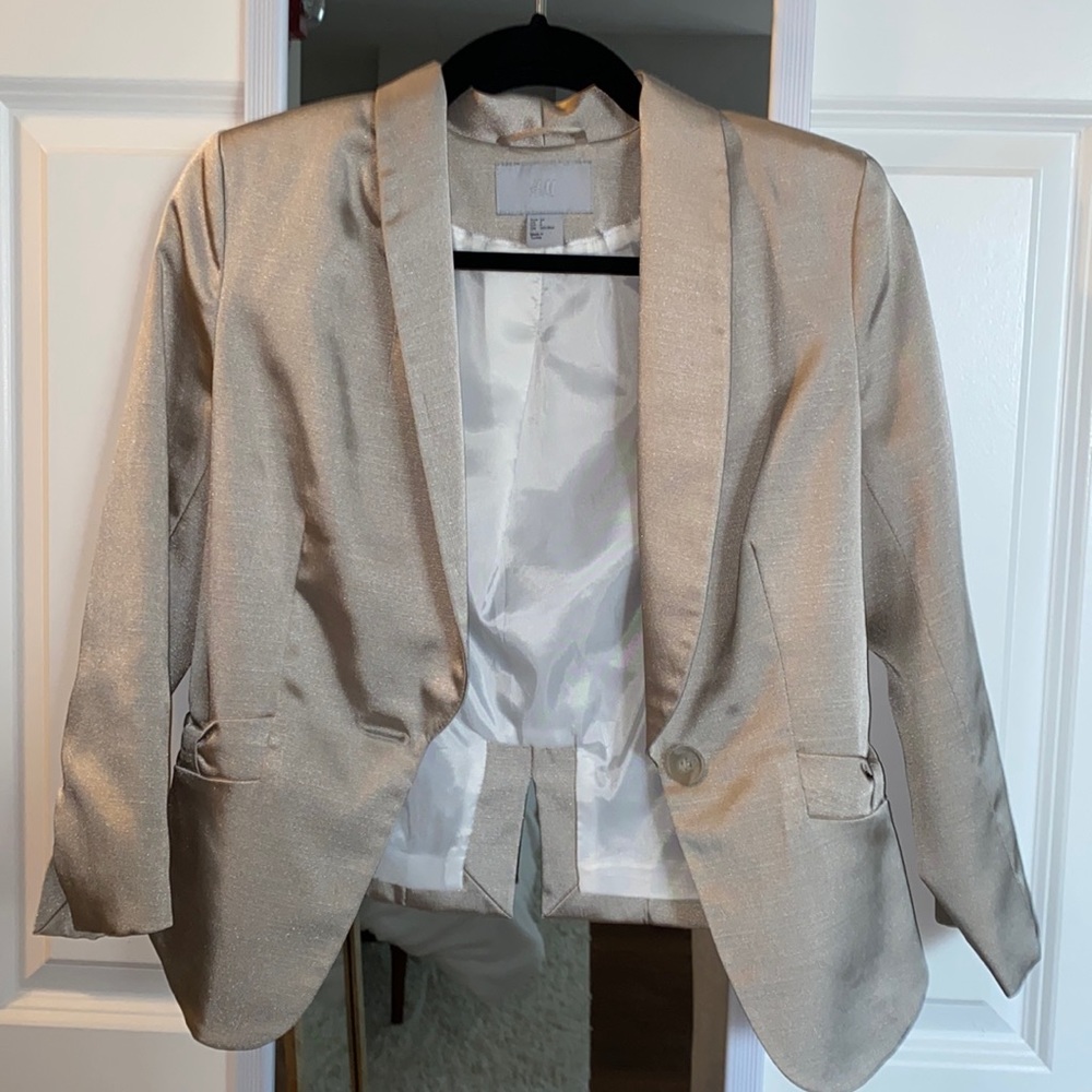 H&M Women’s blazer, size US 4, champagne color